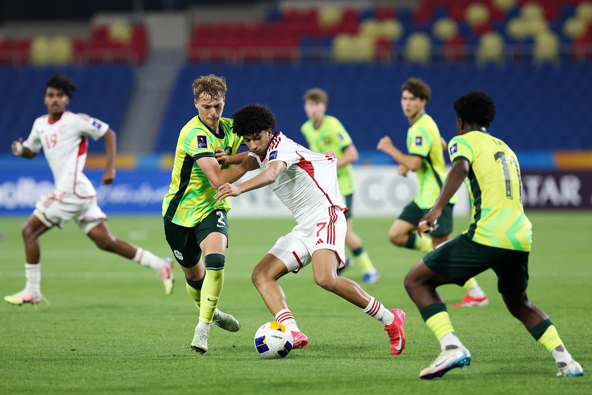 亚洲球队在国际比赛中展现出色技术