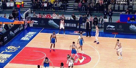 球场上球员超强实力展现,比赛结果令人瞩目的简单介绍 球场上球员超强实力展现,比赛结果令人瞩目的简单介绍