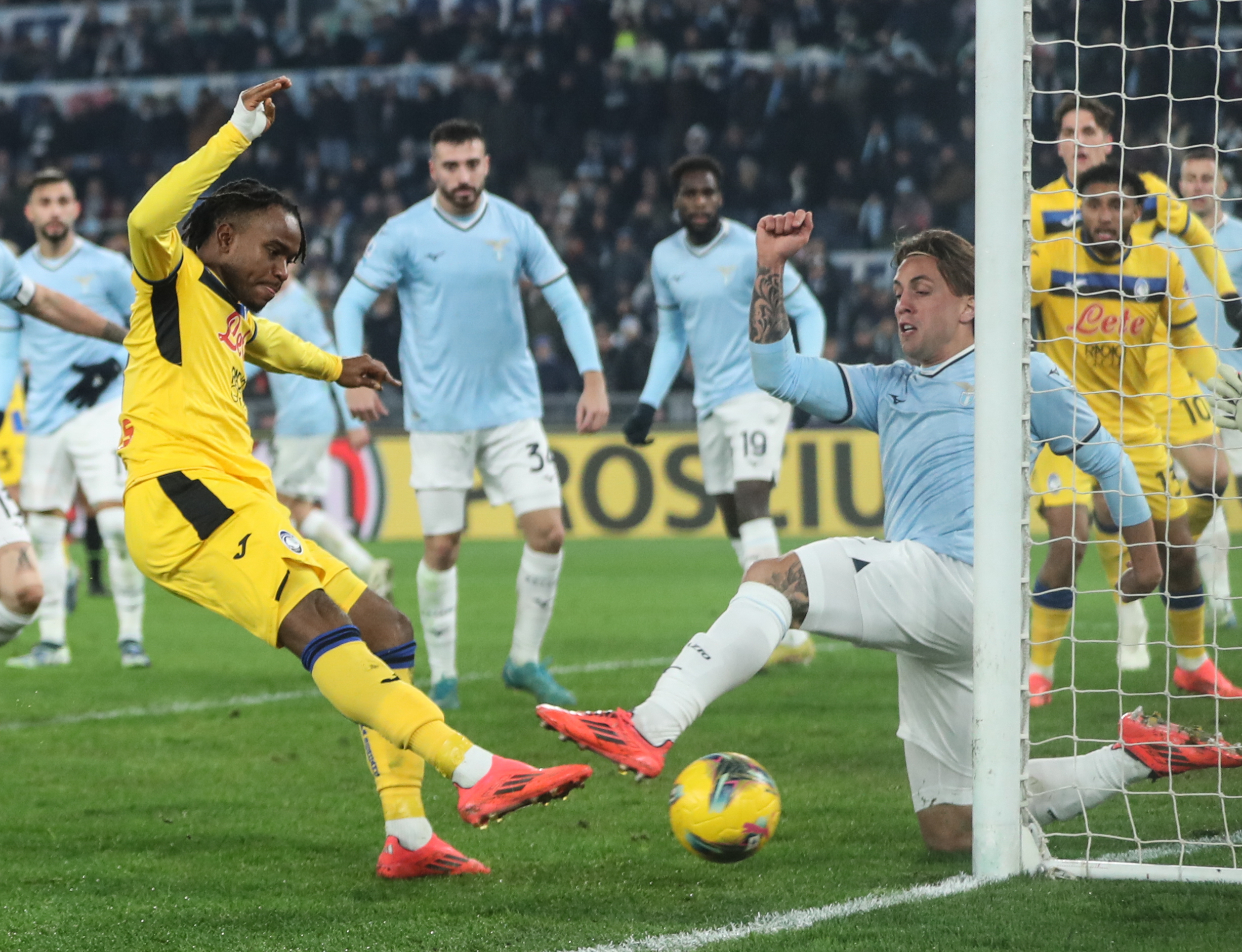 包含拉齐奥攻防有序，备战下一场大战的词条