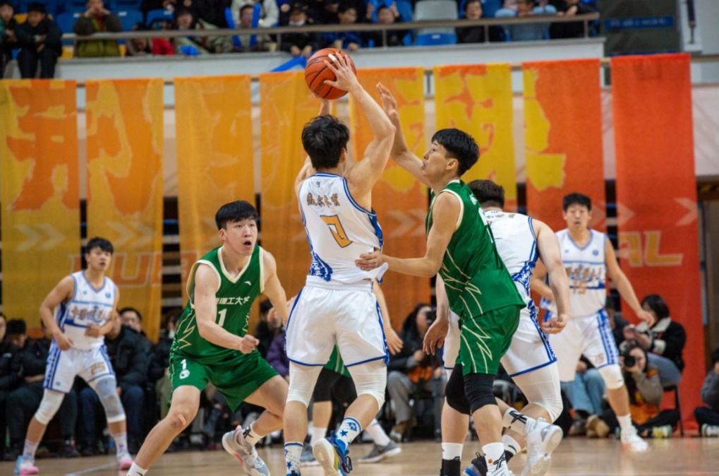 精准的传球和投篮技巧帮助球队夺取胜利的简单介绍 精准的传球和投篮技巧帮助球队夺取胜利的简单介绍