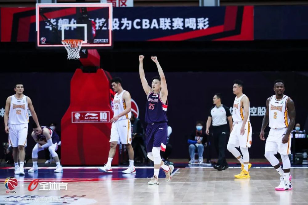 球队最后一节逆转获得宝贵胜利