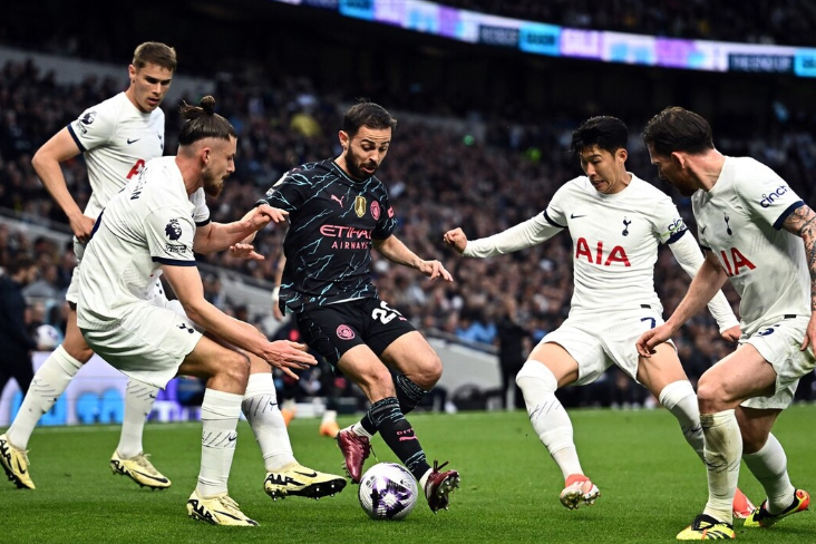 关于阿贾克斯上演逆袭之战，对决曼城的信息