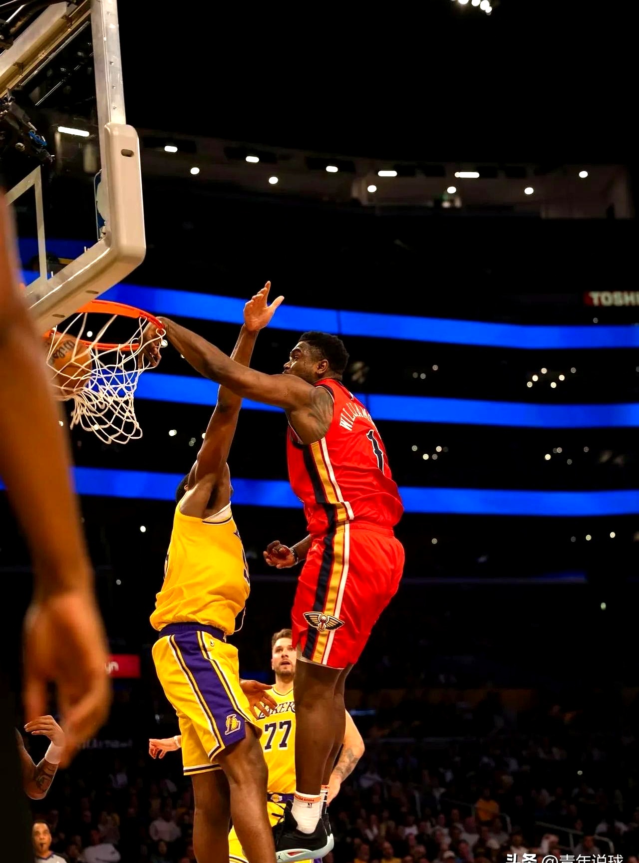 湖人队大胜开拓者,稳固西部第一位置的简单介绍 湖人队大胜开拓者,稳固西部第一位置的简单介绍