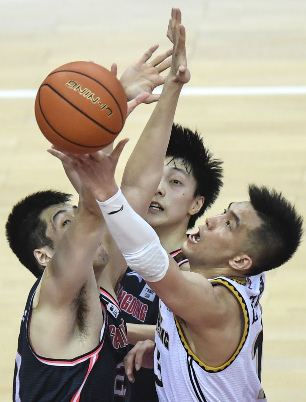 擦肩而过辽宁队战胜辽宁机械队的简单介绍 擦肩而过辽宁队战胜辽宁机械队的简单介绍