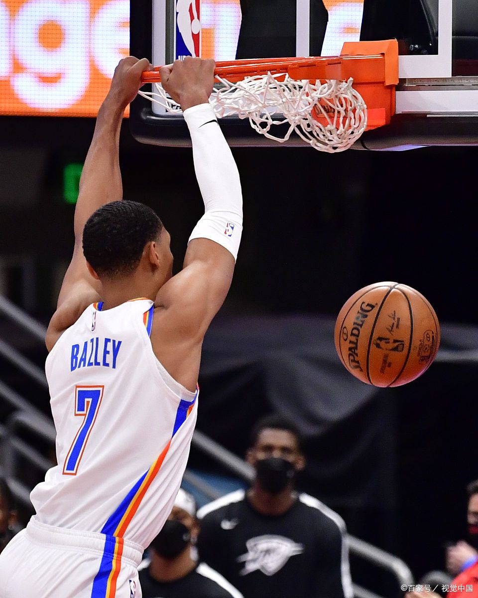 包含掘金绝地反击意大利男篮，布拉德利三分雨点燃全场的词条