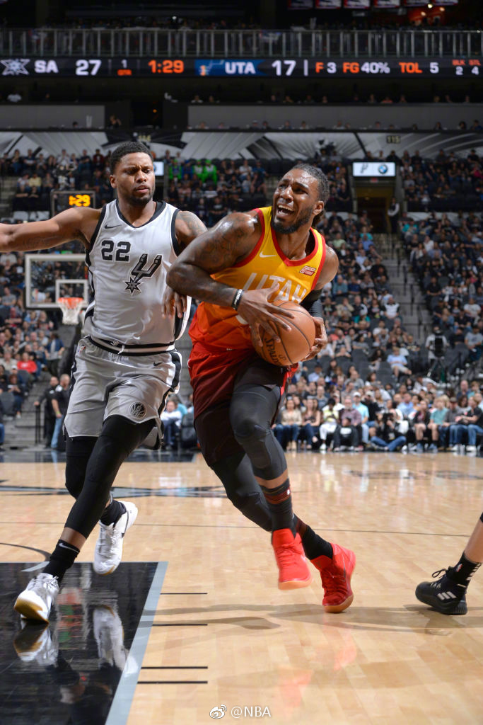 马刺横扫土耳其男篮，费沃斯送出助攻