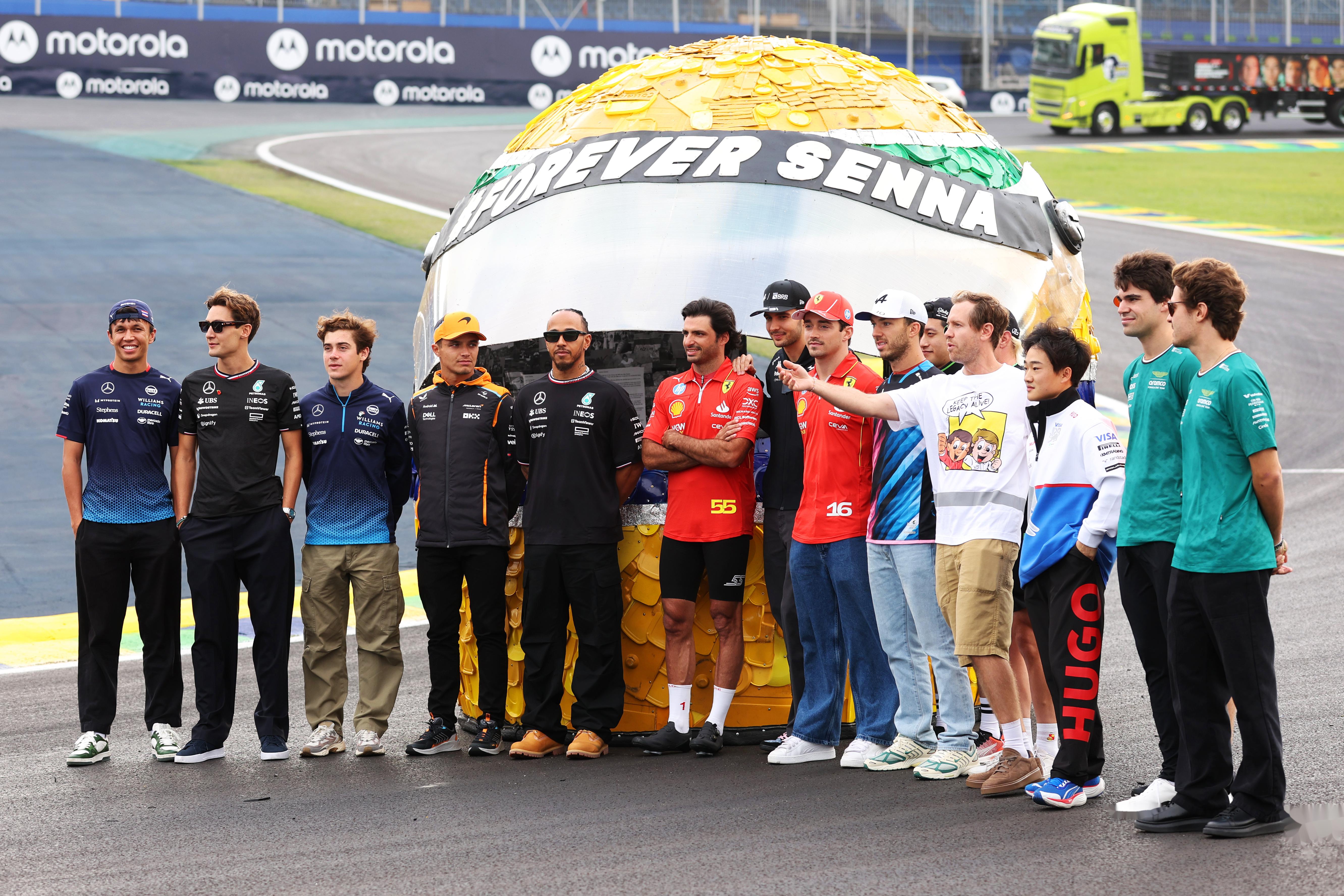 关于阿斯顿马丁轻取雷诺车队，拉塞尔点燃赛场的信息