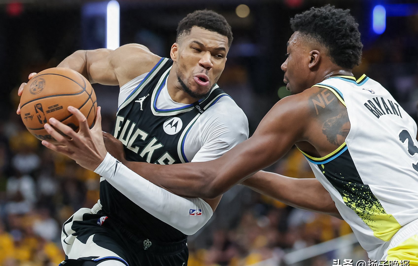 关于步行者绝杀雄鹿,波尔津吉斯爆发神勇的信息 关于步行者绝杀雄鹿,波尔津吉斯爆发神勇的信息