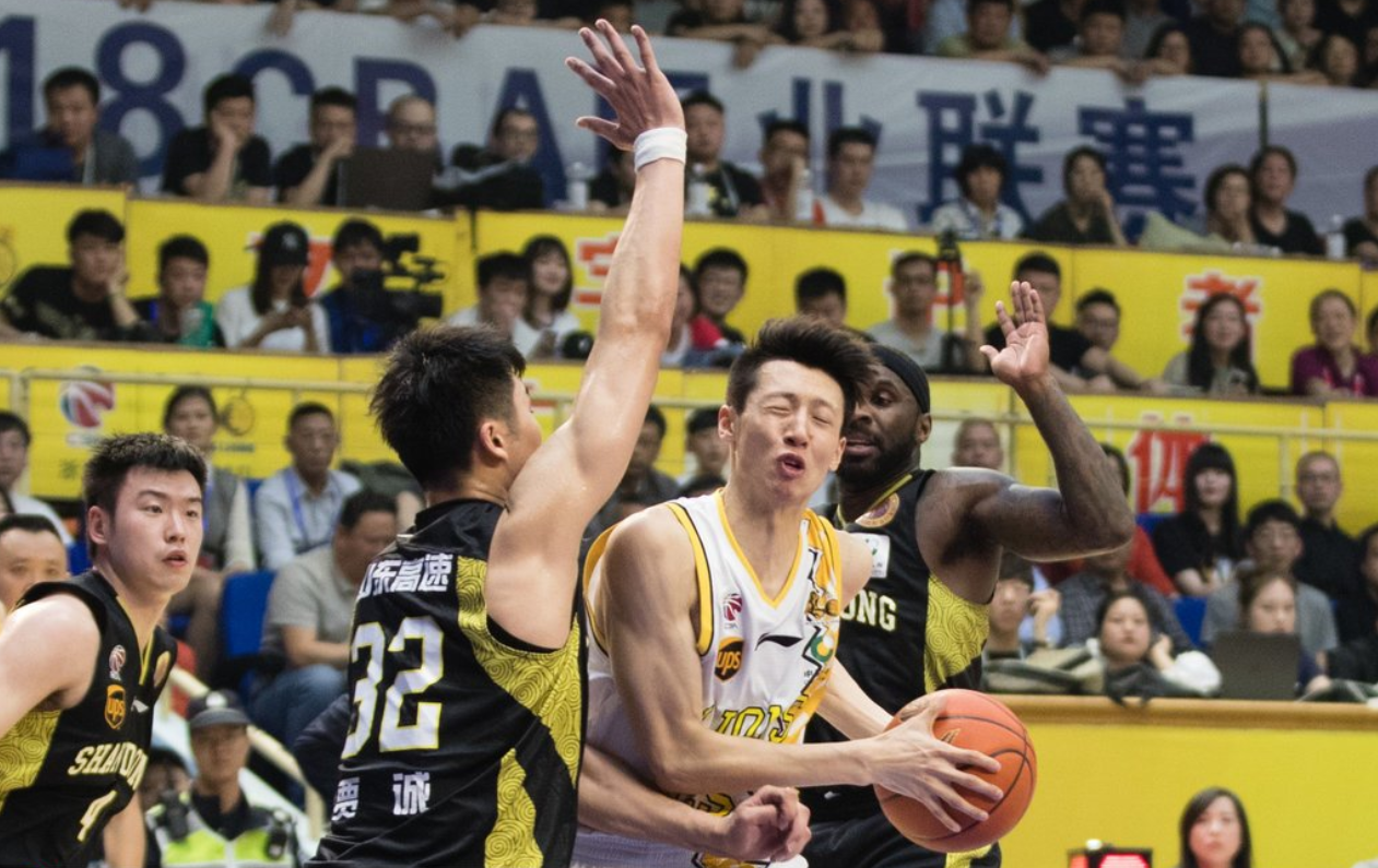 凯尔特人鏖战山西队，胡金秋高光表现