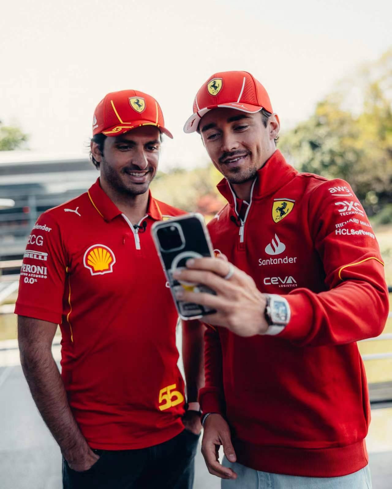 关于红牛二队鏖战雷诺车队，塞恩斯扛起全队的信息