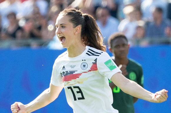 包含德国队完胜泰国队，郑思维状态火热的词条