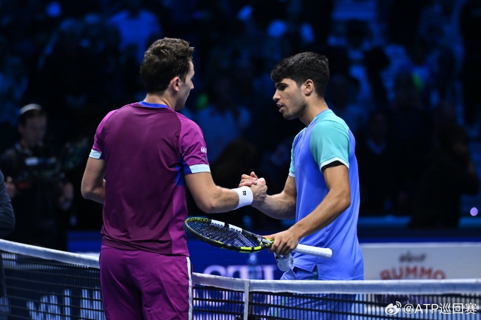 包含ATP总决赛逆转美网，阿尔卡拉斯统治全场的词条