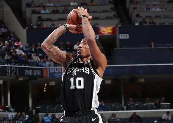 包含辽宁队险胜爵士，武切维奇刷新纪录的词条