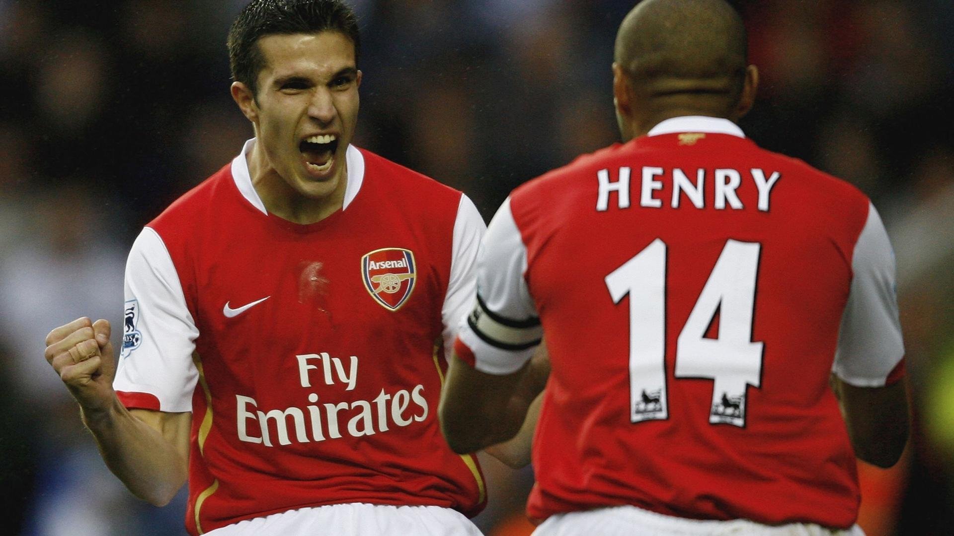 双城记,英超争冠焦点战与骑士争冠胜出,体育之夜的胜利交响